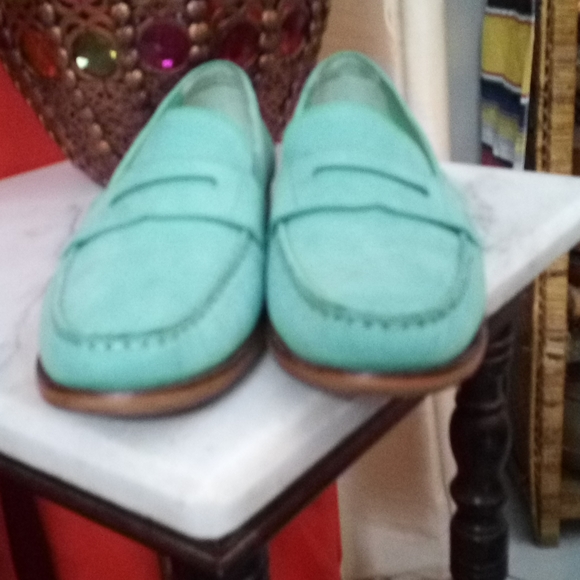 💥💕 LIKE NEW COLE HAAN,  SUPER COMFORTABLE CLASSIC LOAFERS - Picture 6 of 10